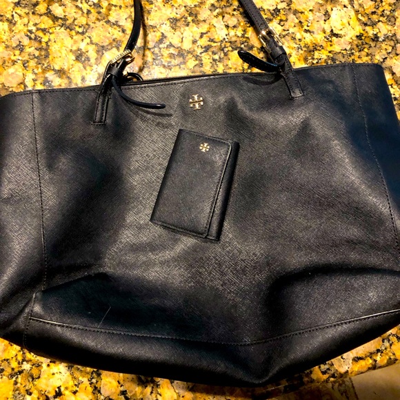 Tory Burch purse with key chain - Picture 1 of 4